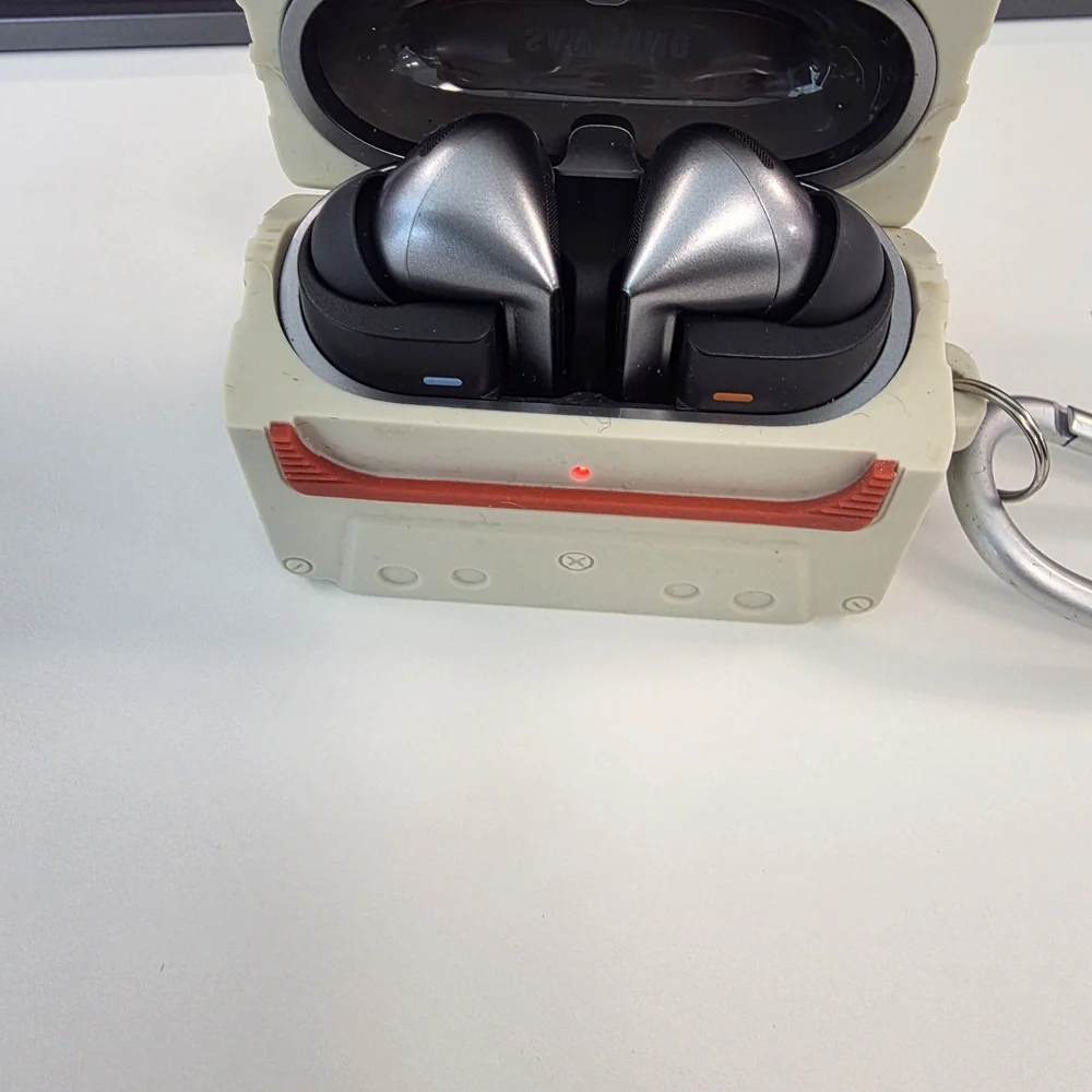 Samsung Silver Wireless Earbud Headphones